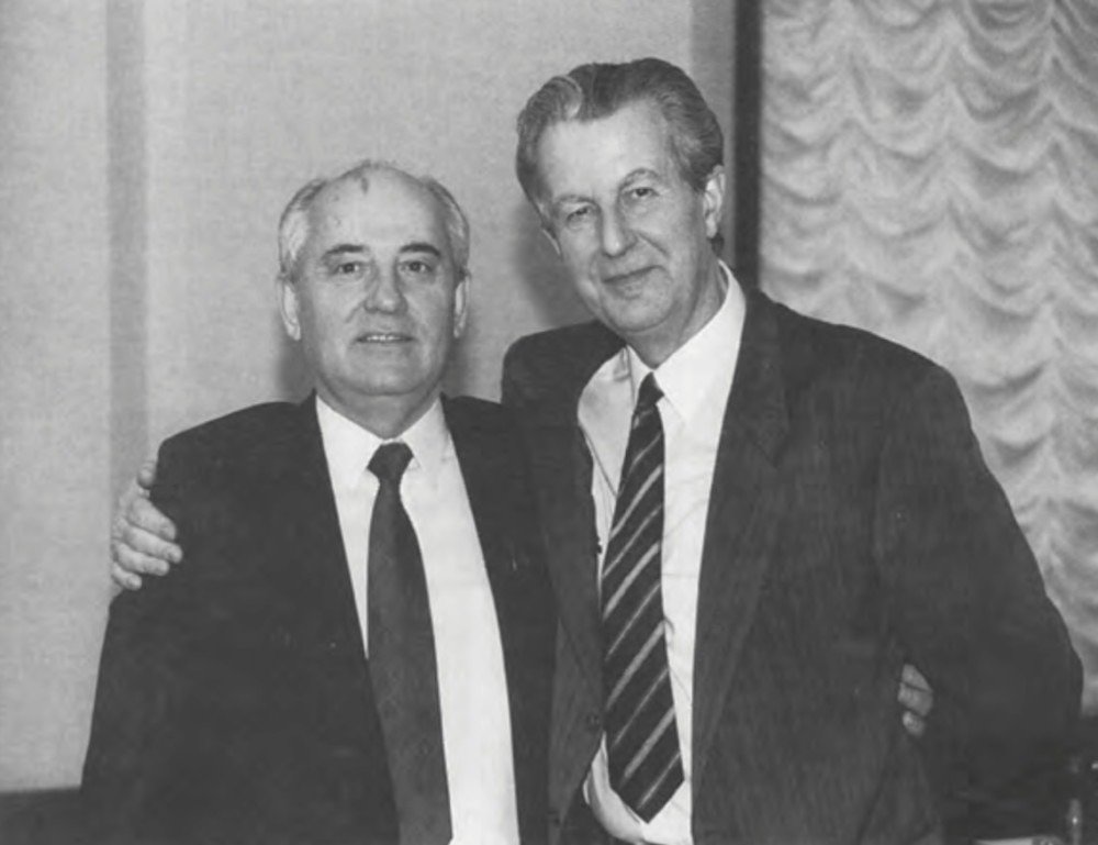 Михаил Горбачев и Зденек Млынарж. Фото: архив