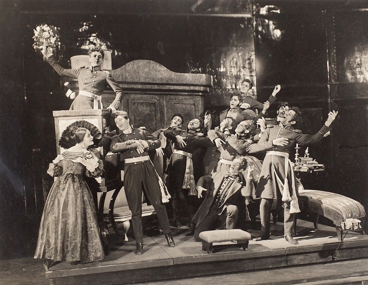 Спектакль «Ревизор» в театре Мейерхольда, 1926 год. Фото: архив