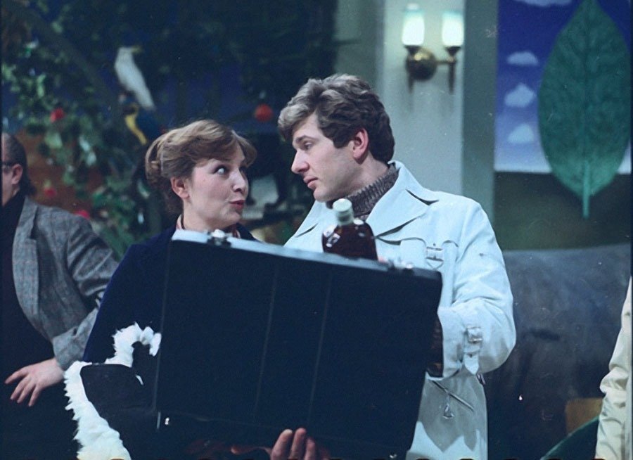 Кадр из фильма «Гараж»