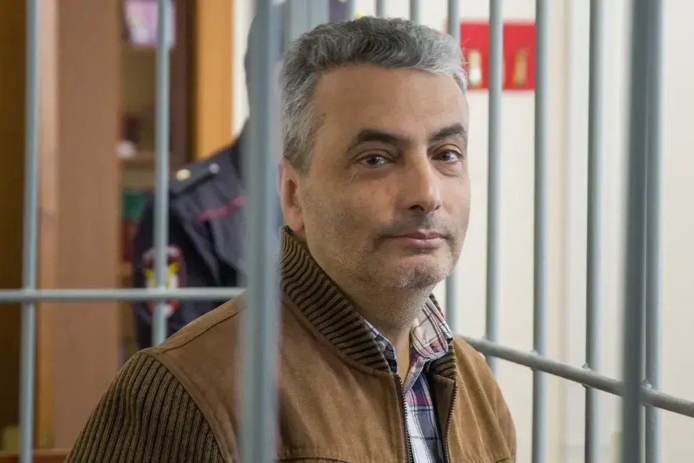 Лев Шлосберг* в зале суда. 11 июня 2025 года. Фото: Алексей Душутин