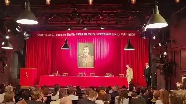 Финальная сцена спектакля «В родном городе»