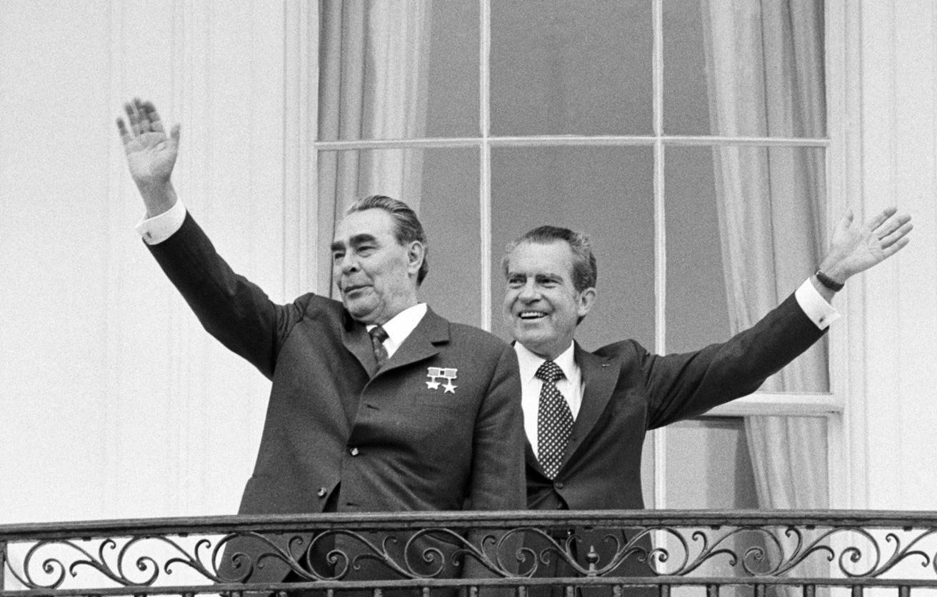 Леонид Брежнев и президент США Ричард Никсон на балконе Белого дома © Фото: Владимир Мусаэльян и Валентин Соболев / ТАСС