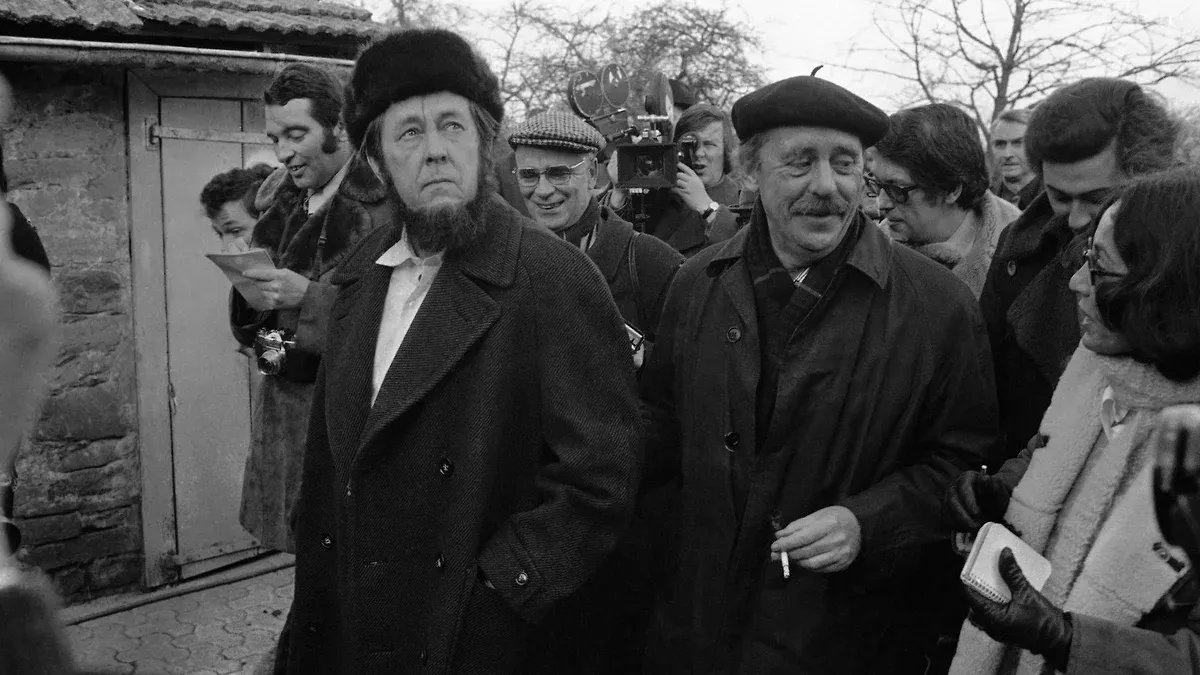 Высланного из СССР Александра Солженицына в ФРГ встречал Генрих Бёлль. Фото: PRO / AP