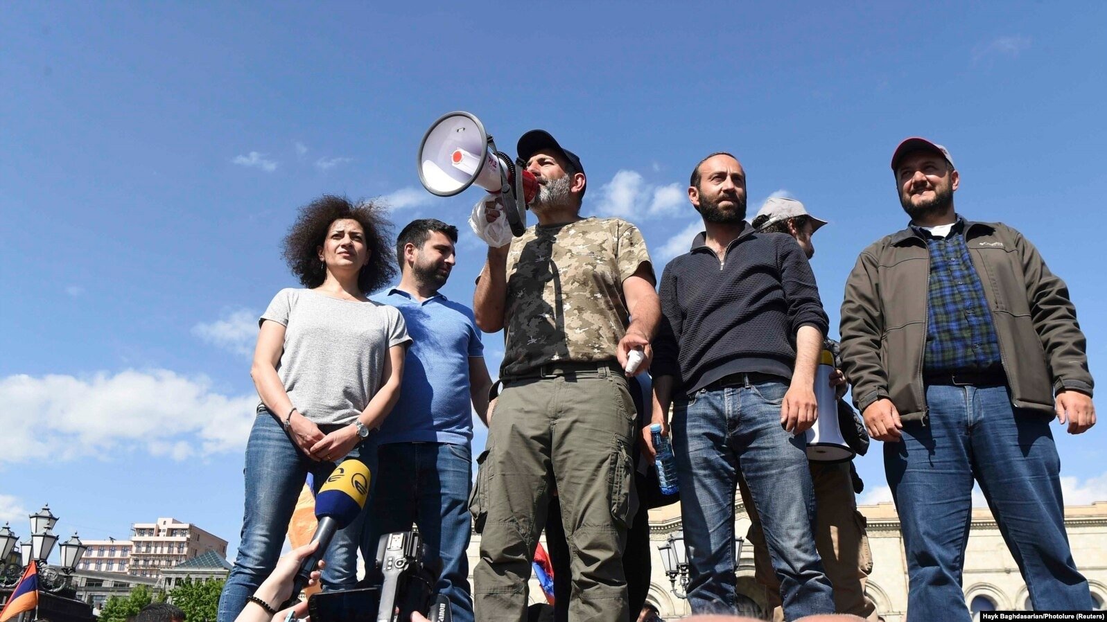 Никол Пашинян (в центре). Бархатная революция 2018 года. Фото: Reuters