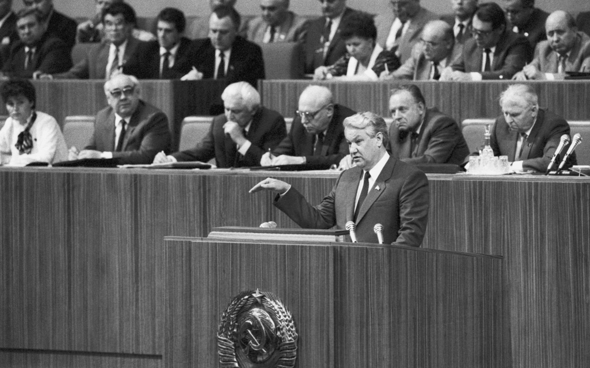 На октябрьском пленуме 1987 года Ельцин критиковал стиль работы руководителей партии. Фото: ИТАР-ТАСС