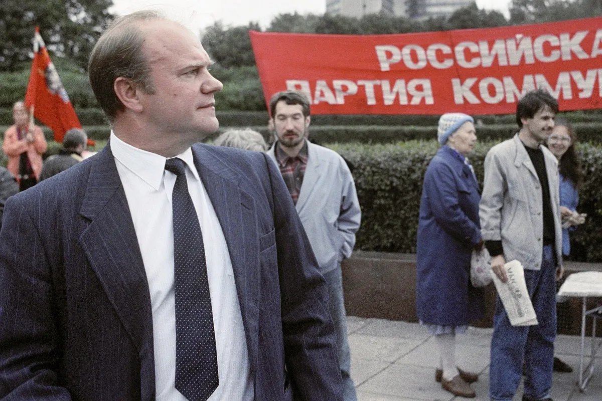 Зюганов у Дома Советов, 1993 год. Фото: Владимир Федоренко / РИА Новости
