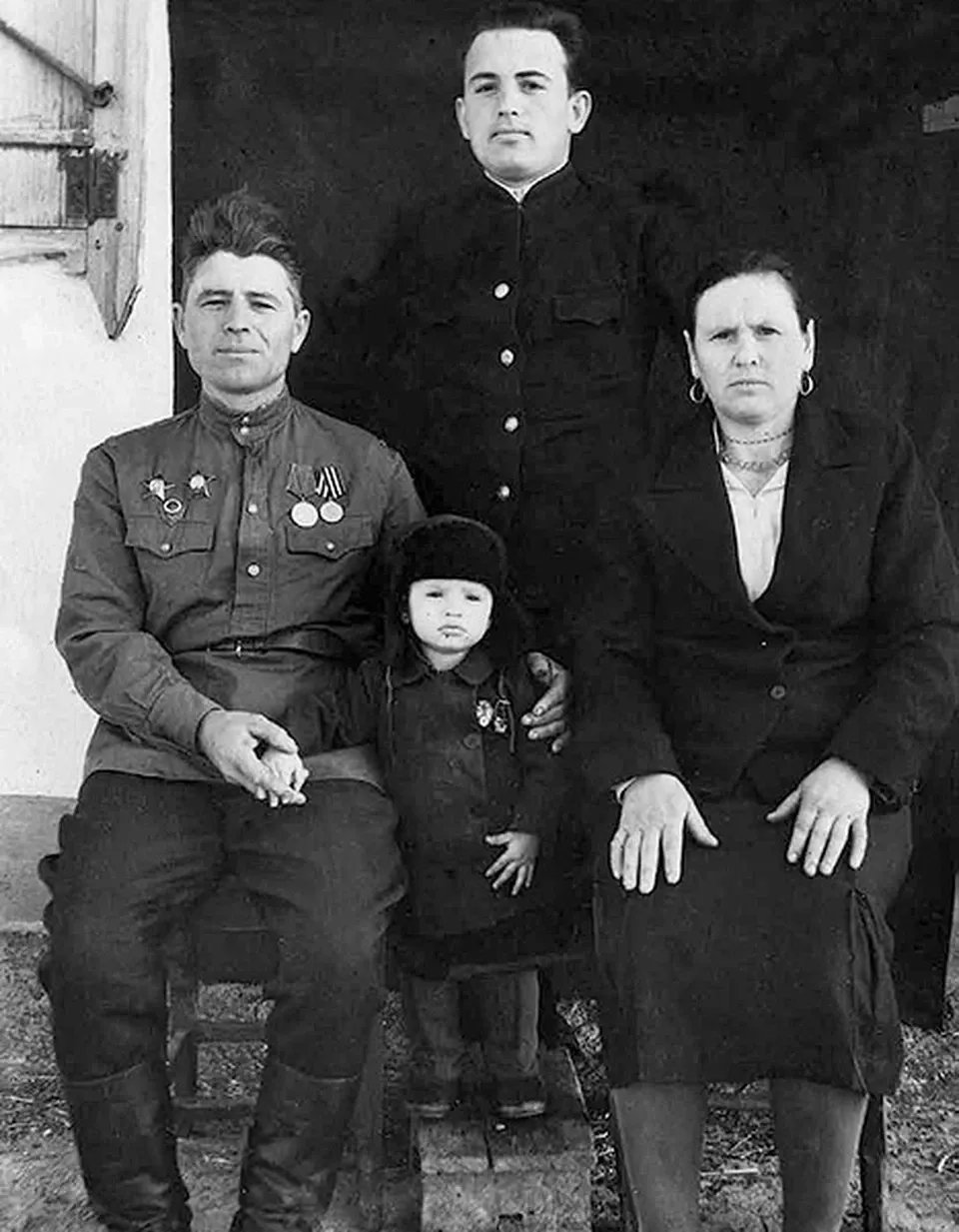 С родителями и братом Александром. Фото: личный архив М. Горбачева