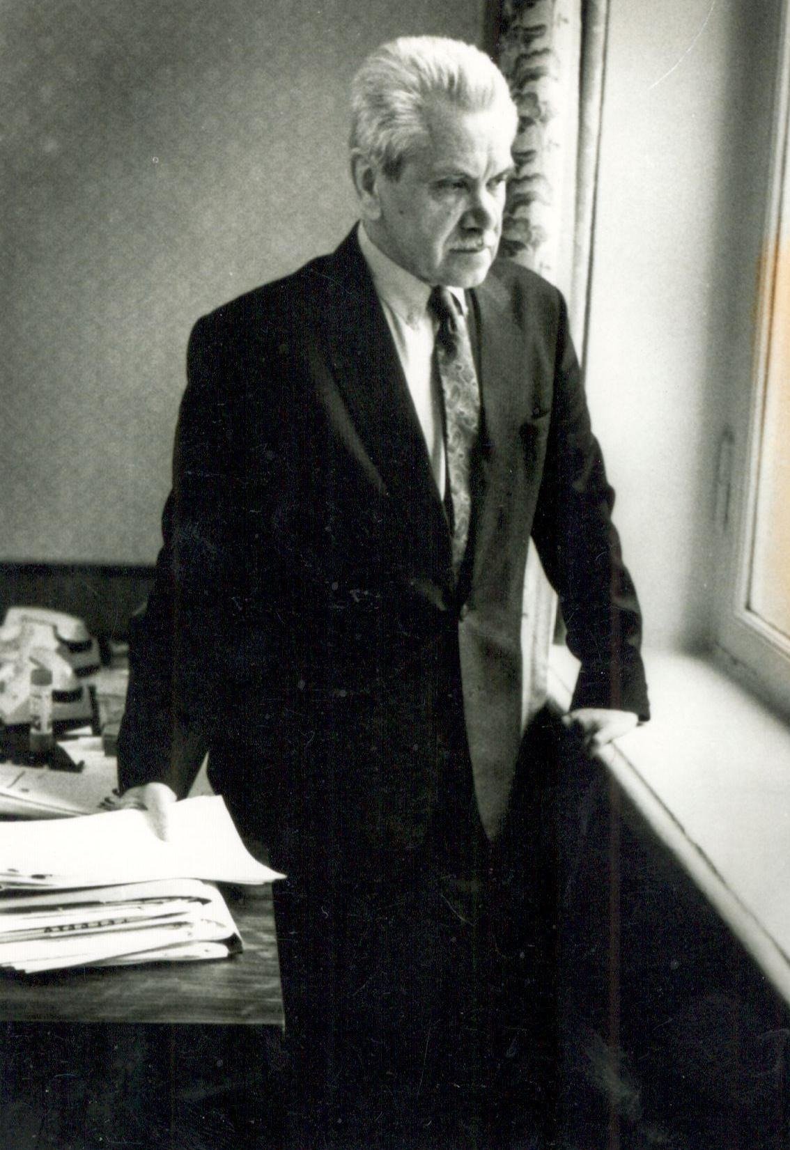 Черняев, 1993 г. Фото из личного фонда Черняева А.С. ( РГАСПИ )